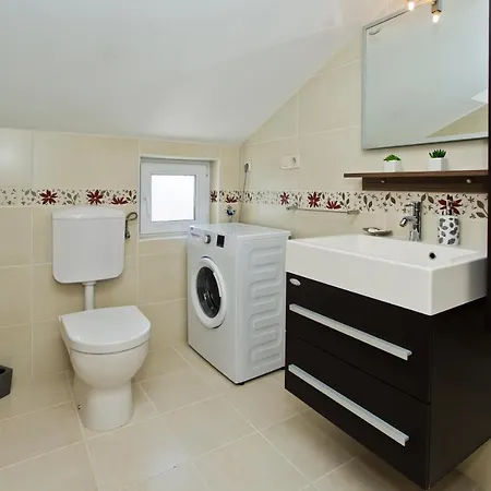 Comfortable Oasis Perfect For 2 * Hvar Town